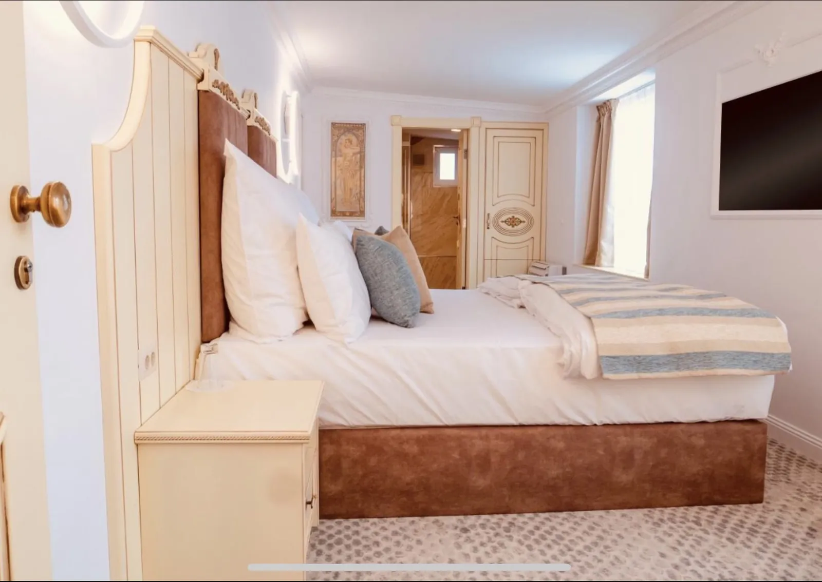ATLAS HOUSE Luxury Suites